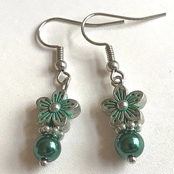 Pearl Plumeria Flower Earrings Hawaiian Island Silver Plated Green Glass Beads - Picture 9 of 10